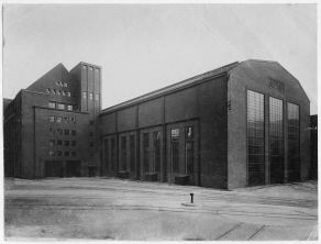 AEG-Montagehalle für Großmaschinen mit angrenzendem Hofflügel der neuen Fabrik für Bahnmaterial, Berlin
