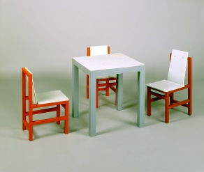 Kindermöbel, Tisch und Stühle in kleinster Version